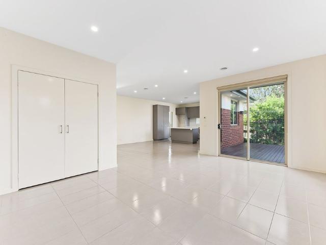 Spacious Four Bedroom Townhouse in Prime Oakleigh South Location