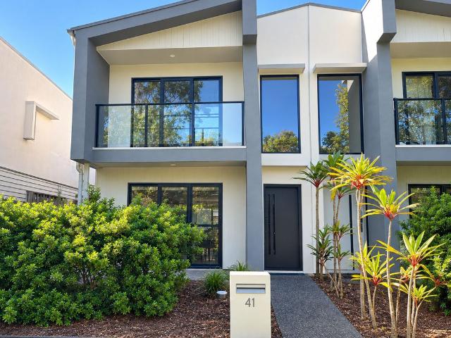 spacious four bedroom townhouse in rochedale estates