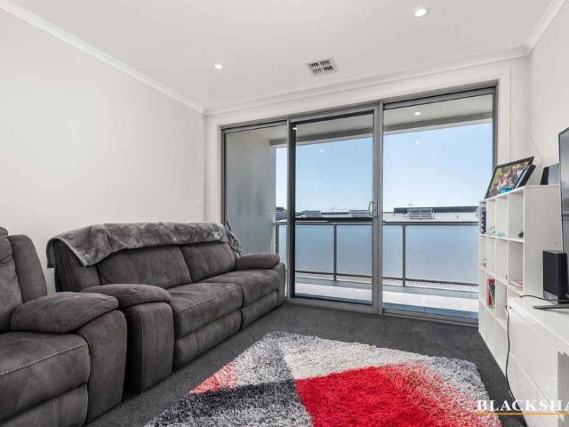 Spacious Four Bedroom Townhouse with Dual Master Suites and Lake Views