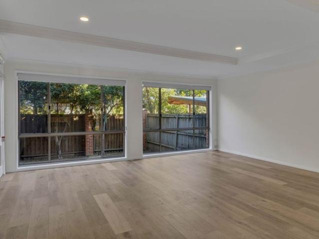 Spacious Four Bedroom Townhouse with Pool Access
