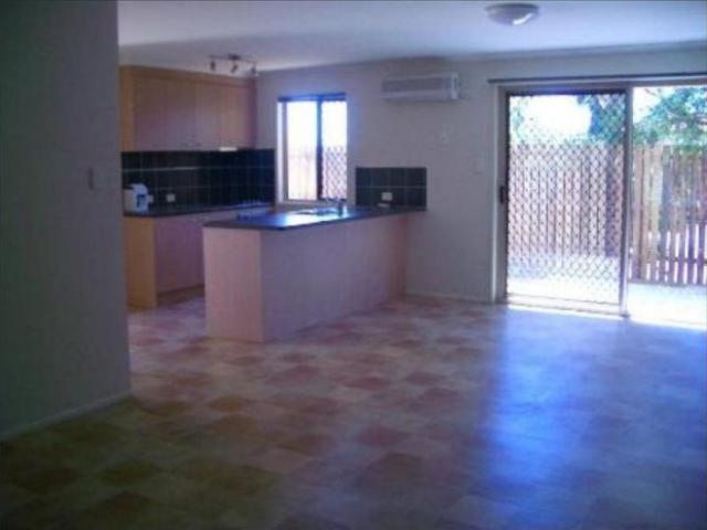 Spacious Four Bedroom Unit in Convenient Newtown Location