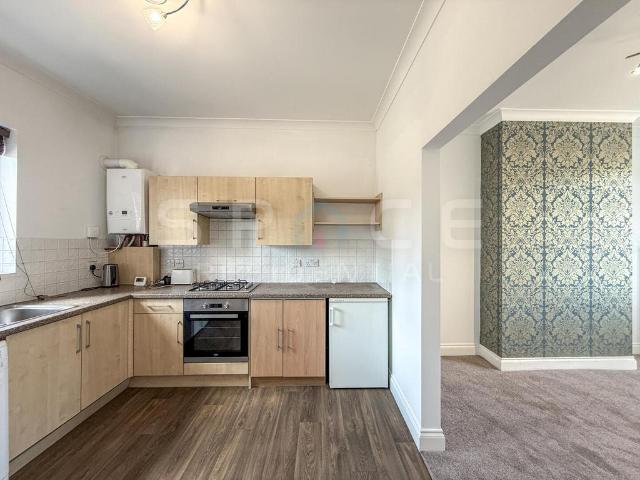 Spacious Four Double Bedroom Duplex. 4 bed duplex to rent £2,400 pcm £554 pw