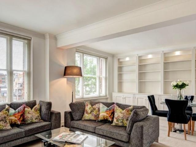 Spacious Fourth Floor One Bedroom Apartment with Concierge & Lift