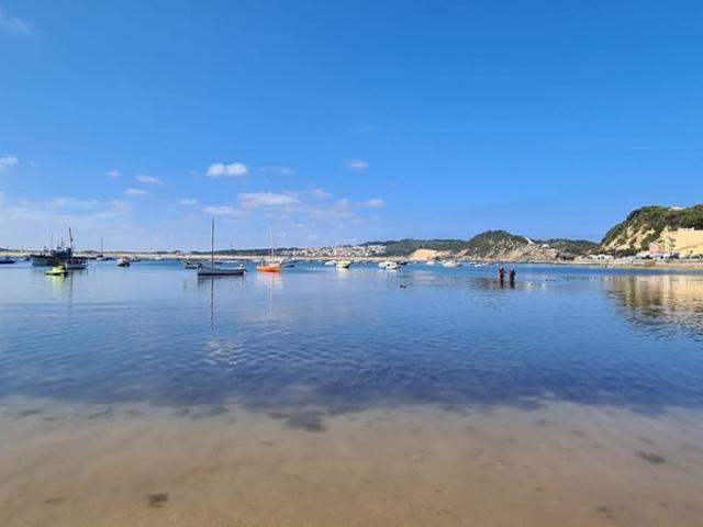 Spacious Flat at the heart of Sao Martinho Bay