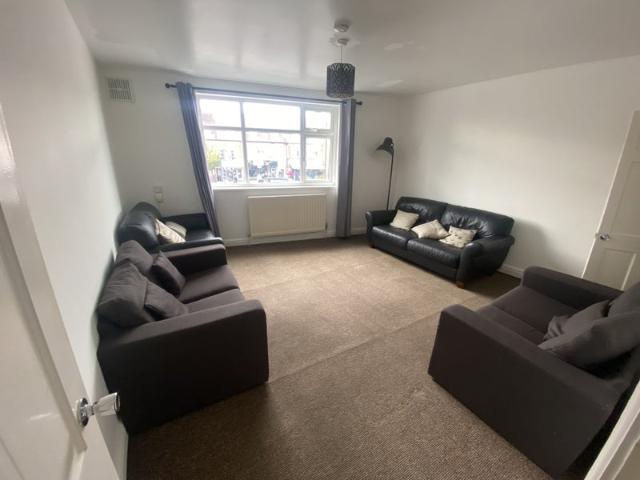 Spacious Flat above shop Erdington Birmingham B23