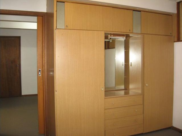 Spacious flat, easy walk to Westfield Shopping Centre