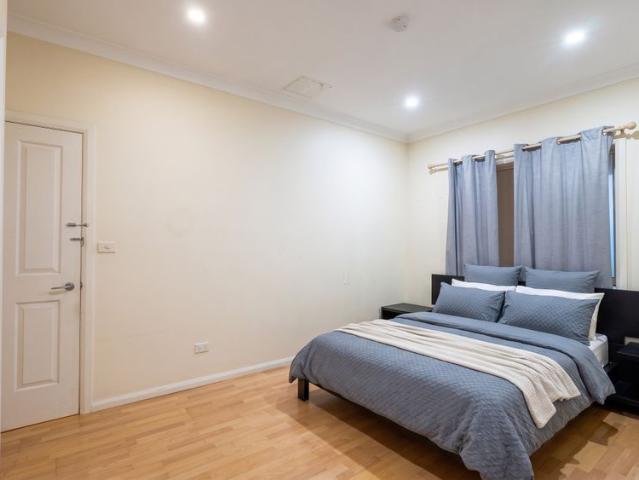 SPACIOUS FLAT, GREAT LOCATION!