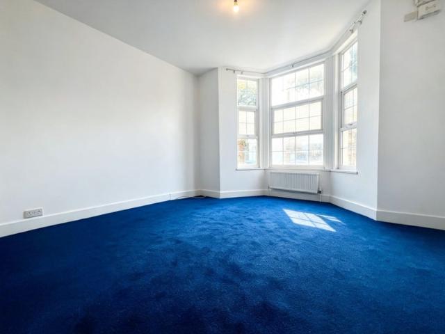 Spacious flat with huge private garden, N15