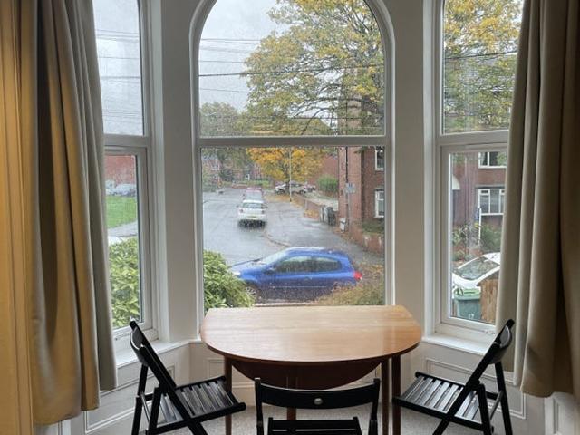 Spacious flat. 10 mins walk to Leeds centre
