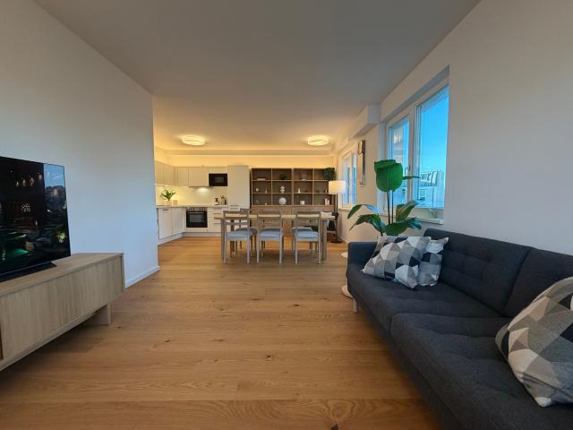 Spacious flat 2 bedrooms 20 mins to Alex