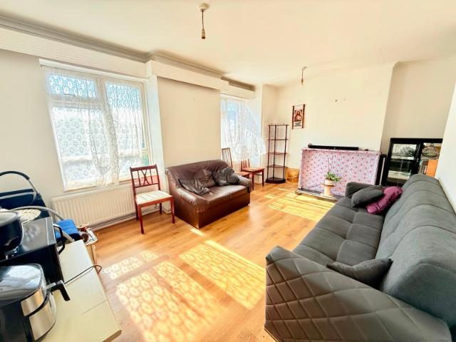 Spacious & Flexible 2/3 Bed Flat | Southall UB1