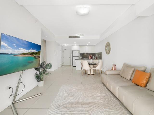 Spacious, Flexible & Exceptionally Connected Oversized 1 Bedroom + Full Sized Study in the Heart of Mascot