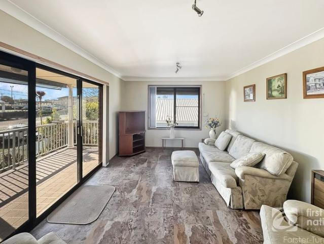 Spacious & Flexible Family Living in a Convenient Tuncurry Location