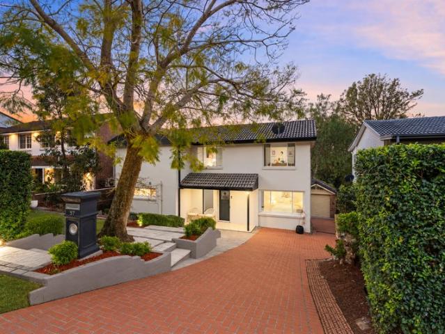 Spacious & Flexible Family Living in a Central Location