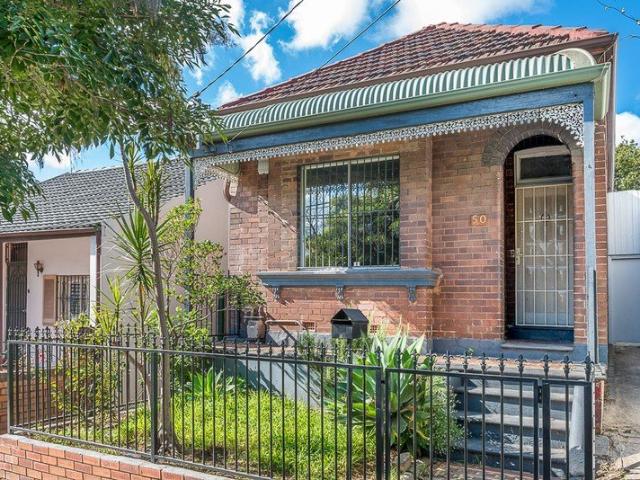 Spacious freestanding home with 3 large bedrooms