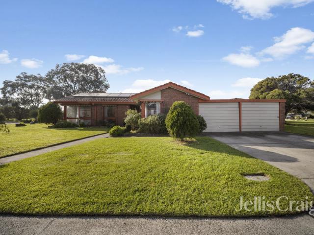 Spacious Freestanding Home in a Peaceful Location