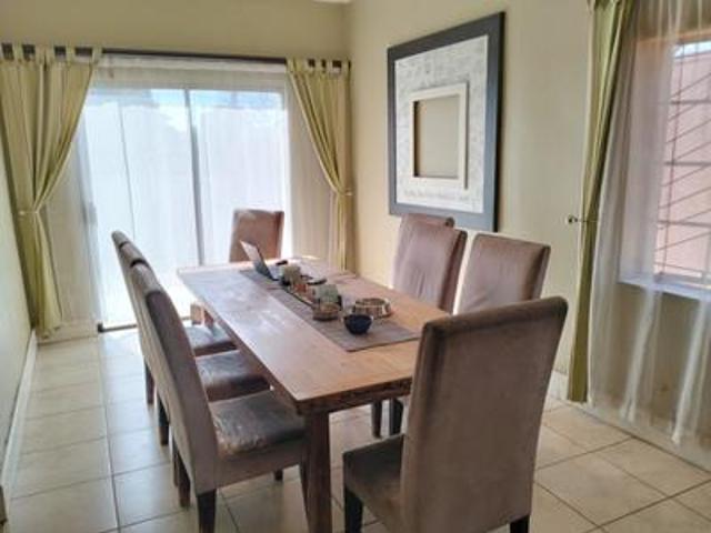 spacious freestanding home in primrose