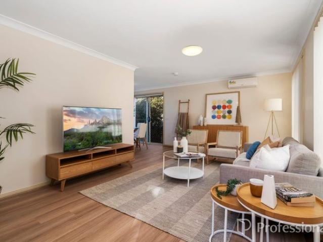 SPACIOUS FREESTANDING TOWNHOUSE IN QUIET COMPLEX!