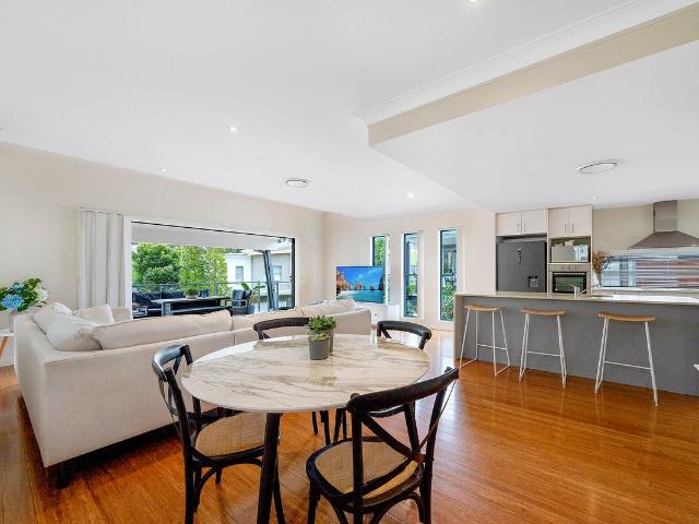 Spacious Freestanding Townhouse