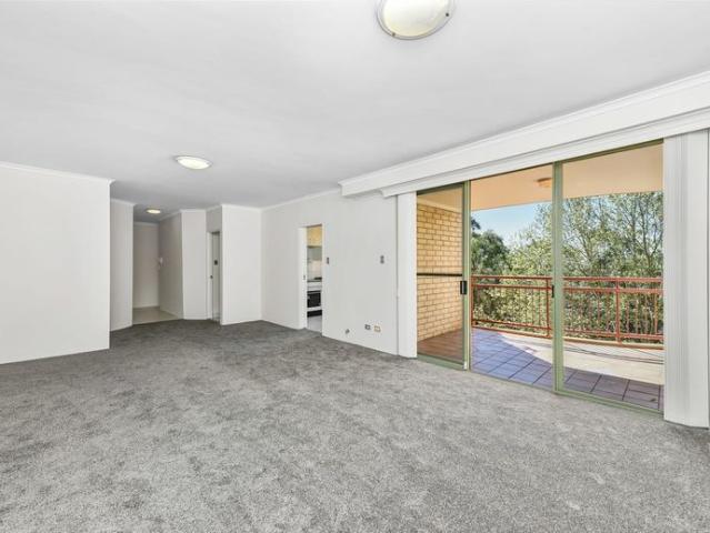 Spacious Freshly Painted Two Bedroom Apartment in Renowned Oasis Complex