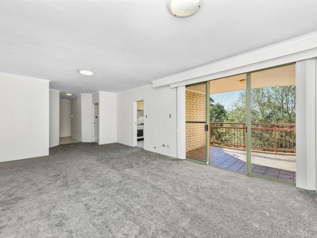 Spacious Freshly Painted Two Bedroom Apartment in Renowned Oasis Complex