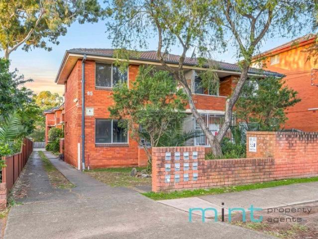 Spacious Full Brick Apartment with Renovated Kitchen & Car Space