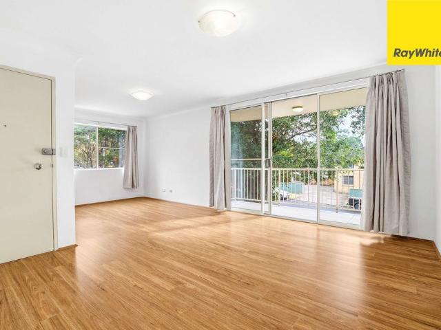 Spacious Full Brick Apartment with Triple Aspects in Prime Location