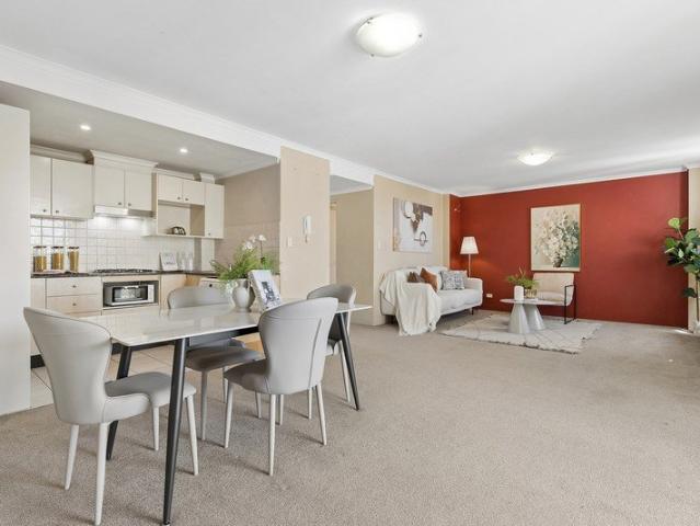 Spacious, Full Brick Apartment, Botany Bay Views, Ultra Convenient Lifestyle
