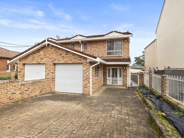 Spacious Full Brick Duplex in Prime Burwood Location