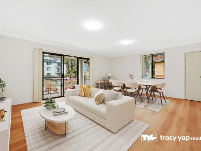 SPACIOUS, FULL BRICK & SUNNY 3 BEDROOMS IN ULTRA CONVENIENT LOCATION