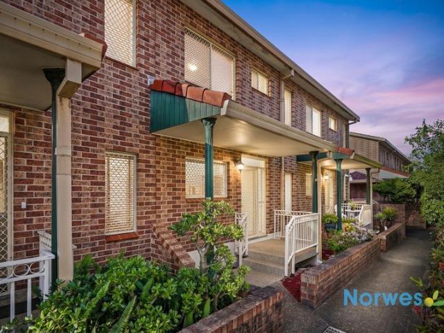 Spacious Full Brick Townhome in a Prime Location
