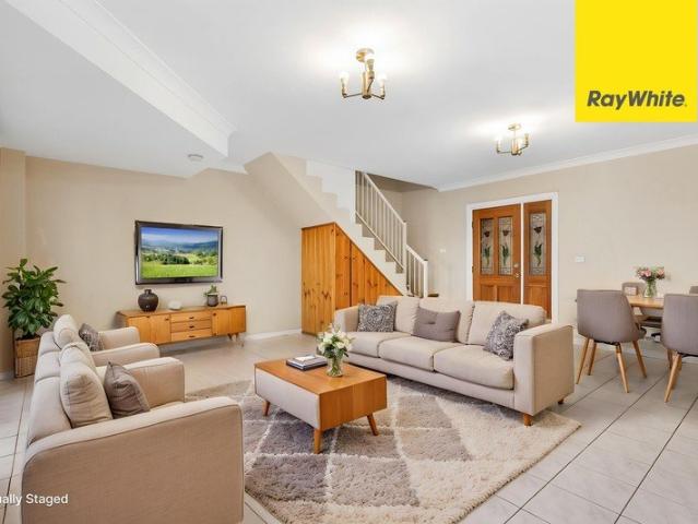 SPACIOUS FULL BRICK TOWNHOUSE WITH DOUBLE GARAGE