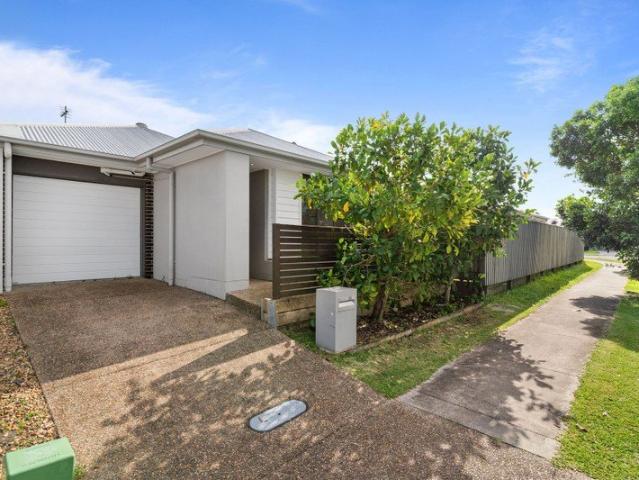 Spacious Fully Air Conditioned Family Home, 5 Minute Walk to Baringa Schools