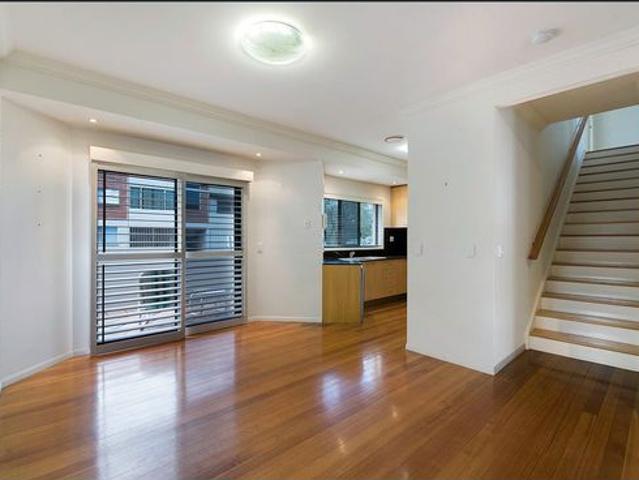 Spacious Fully Air Conditioned Townhouse in Prime Lifestyle Location