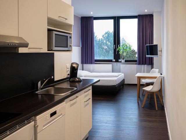 Spacious, fully equipped superior apartment in Munich/ Moosach, Munchen Amsterdam Apartments for Rent