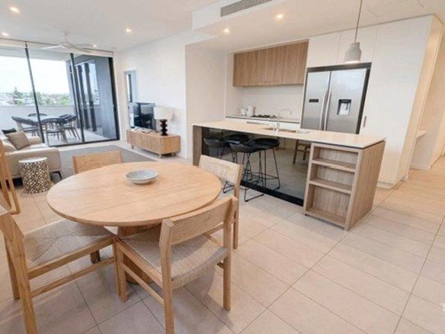 Spacious Fully Furnished 3 Bedroom Apartment with 2 Car Parks in the Heart of West End
