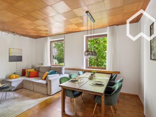 Spacious Fully Furnished 3 Room Apartment with Two Bathrooms in Stuttgart West, Stuttgart Amsterdam Apartments for Rent