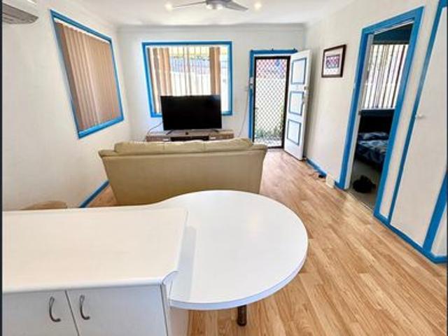 Spacious Fully Furnished 1 Bedroom Apartment near Merewether Beach!