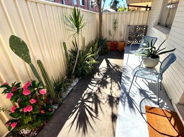 Spacious Fully Furnished 1 Bedroom Apartment near Merewether Beach!