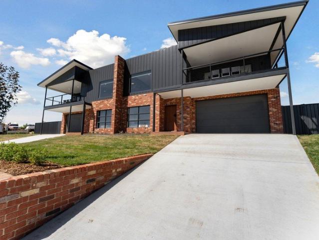Spacious, Fully Furnished 4 Bedroom Home with Views, Balcony & Underfloor Heating