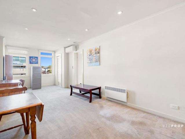 SPACIOUS FULLY FURNISHED APARTMENT NEAR PRINCES PARK