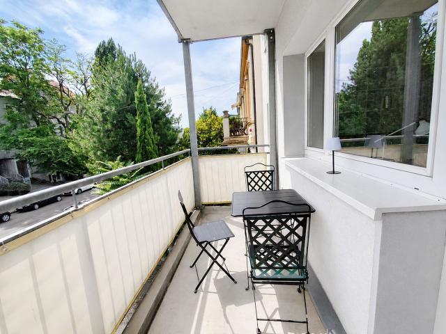 Spacious, Fully Furnished Apartment in Düsseldorf Düsseltal near Schillerplatz – Balcony, Comfort, and Classic Charm, Dusseldorf Amsterdam Apartments for Rent