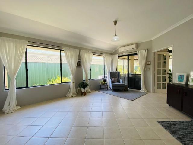Spacious fully furnished family home in a quiet location