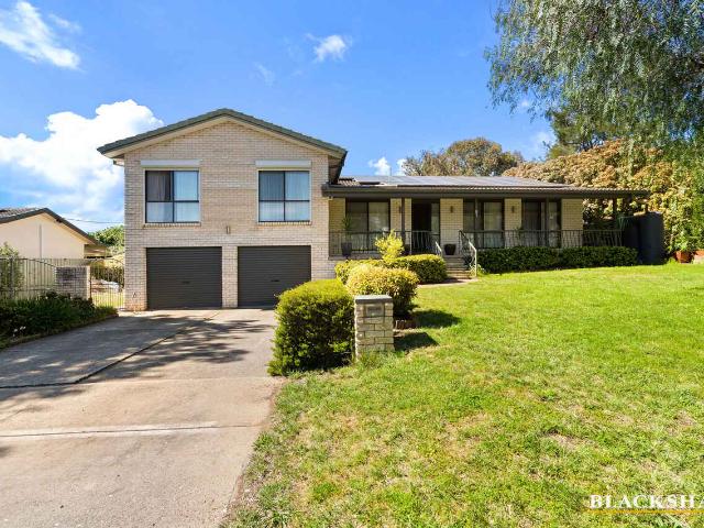 Spacious Fully Furnished Family Home in Prime Florey Location