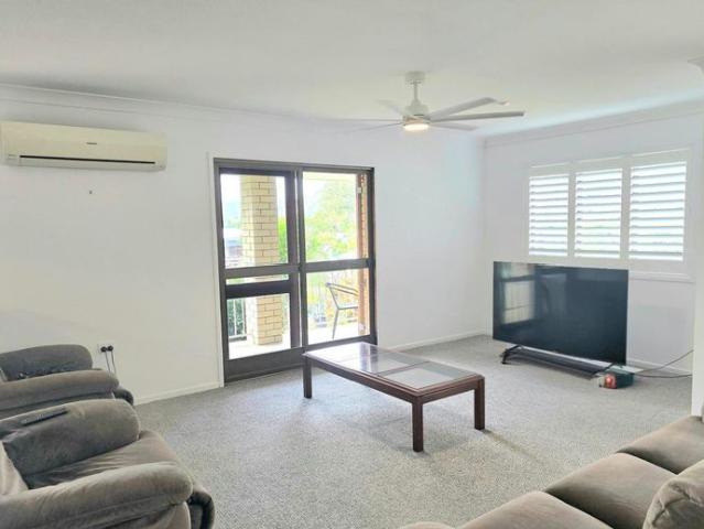Spacious Fully Furnished Home in a Prime Cannonvale Location