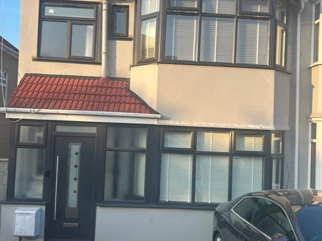 Spacious & Fully Modernised 3 Bedroom Home – NW9