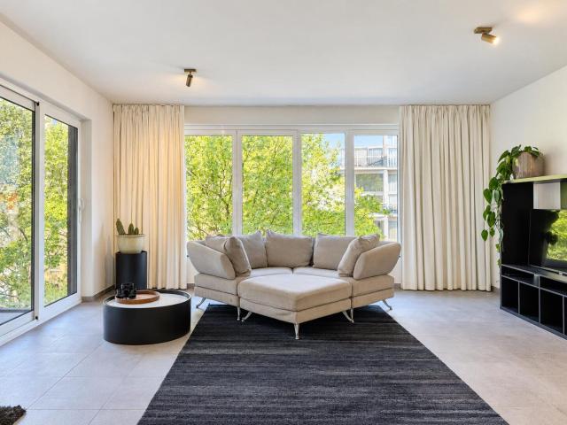Spacious, fully renovated apartment with private parking