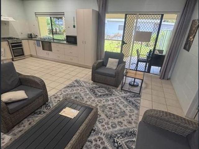 SPACIOUS FURNISHED 3 BEDROOM HOME WITH POOL – FIXED TERM TO MAY 2027