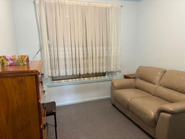 Spacious Furnished 3 Bedroom Unit in Thomastown