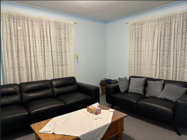 Spacious Furnished 3 Bedroom Unit in Thomastown